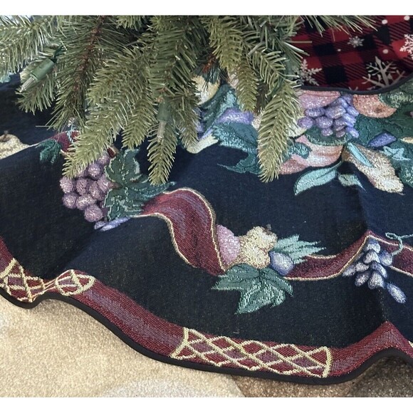 Sugar Plum Fancy Tapestry Christmas Tree Skirt 44” Round Gorgeous Classic Desin - Picture 4 of 10
